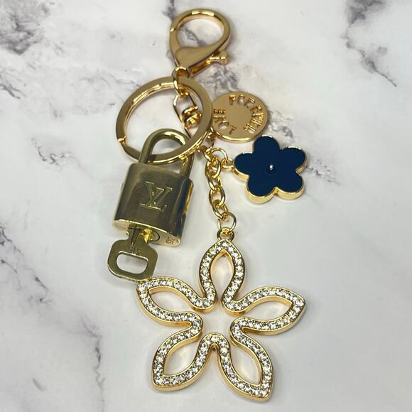 Louis Vuitton Lock & Key #315  with a Floral Charm Keychain | Black & Rhinestone - Picture 1 of 5